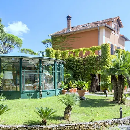 Holiday home Characteristic Mansion In Fr Jus With Pool